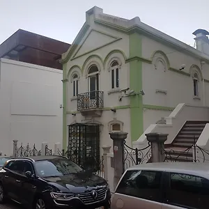 https://white-house-lisbon-hostel.hotels-lisbon-portugal.com